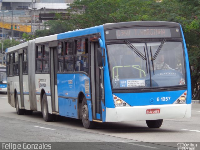 Viação Cidade Dutra 6 1957 na cidade de São Paulo, São Paulo, Brasil, por Felipe Gonzales. ID da foto: 2652249.