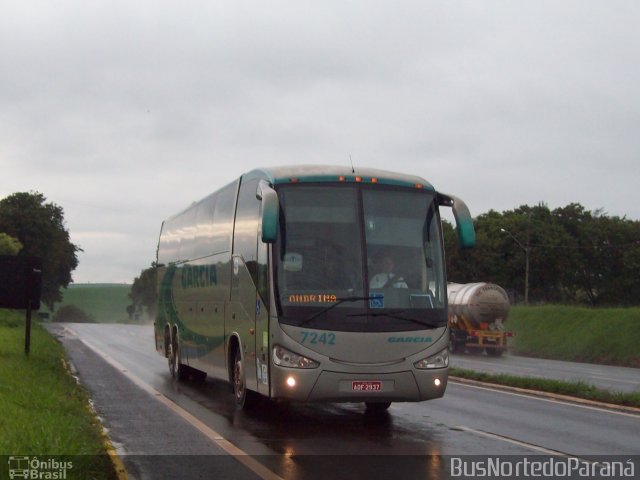 Viação Garcia 7242 na cidade de Apucarana, Paraná, Brasil, por Josino Vieira. Número da foto: #2654278.