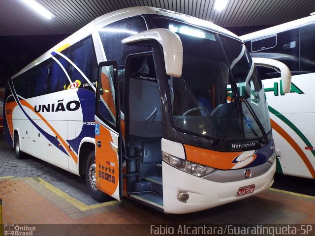 Expresso União 10215 na cidade de Guaratinguetá, São Paulo, Brasil, por Fabio Alcantara. Número da foto: #2621966.