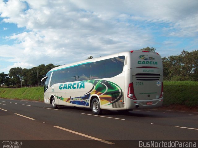 Viação Garcia 7376 na cidade de Arapongas, Paraná, Brasil, por Josino Vieira. ID da foto: 2666449.