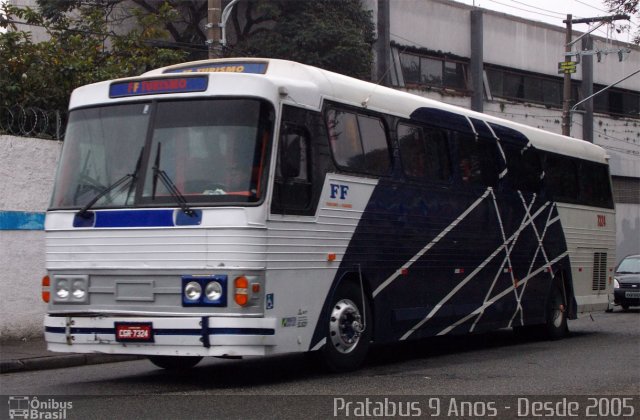 Ônibus Particulares 7324 na cidade de São Paulo, São Paulo, Brasil, por Cristiano Soares da Silva. Número da foto: #2670176.