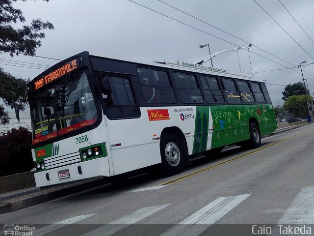 Metra - Sistema Metropolitano de Transporte 7058 na cidade de São Bernardo do Campo, São Paulo, Brasil, por Caio  Takeda. Número da foto: #2673302.