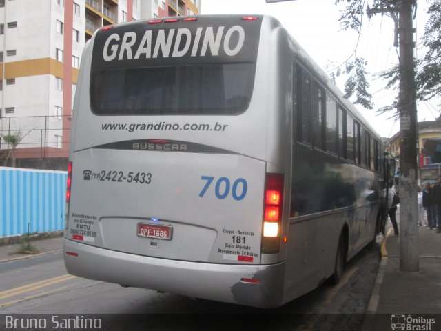 Grandino Transportes 700 na cidade de Taboão da Serra, São Paulo, Brasil, por Bruno Santino. Número da foto: #2675578.