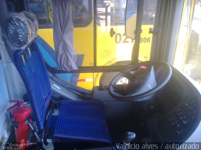 Via Metro - Auto Viação Metropolitana 421 na cidade de Maracanaú, Ceará, Brasil, por Matheus Silva. Número da foto: #2623365.