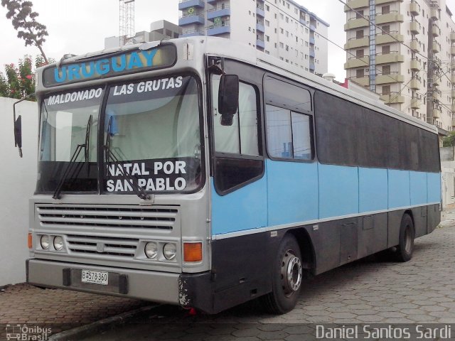 Ônibus Particulares URUGUAY na cidade de Praia Grande, São Paulo, Brasil, por Daniel Santos Sardi. Número da foto: #2625531.
