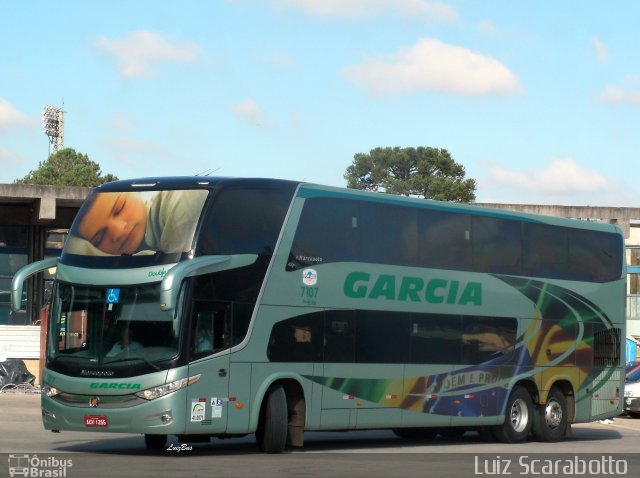 Viação Garcia 7107 na cidade de Curitiba, Paraná, Brasil, por Luiz Scarabotto . ID da foto: 2630667.