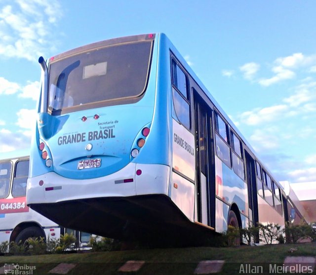 Viação Grande Brasília S/ PREFIXO  na cidade de Luziânia, Goiás, Brasil, por Allan  Meirelles. Número da foto: #2635728.