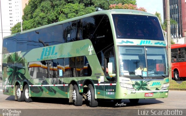 JBL Turismo 4900 na cidade de Curitiba, Paraná, Brasil, por Luiz Scarabotto . Número da foto: #2635820.