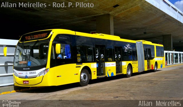Viação Pioneira 226203 na cidade de Brasília, Distrito Federal, Brasil, por Allan  Meirelles. Número da foto: #2681888.