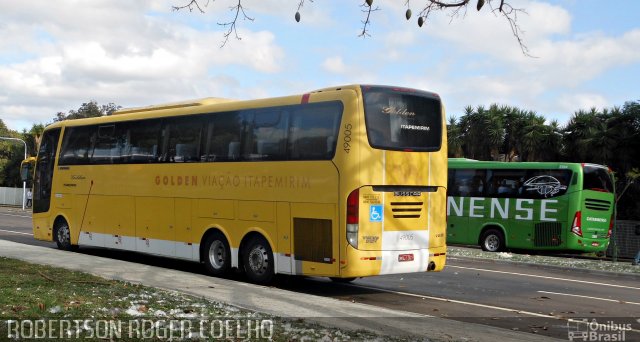 Viação Itapemirim 49005 na cidade de Curitiba, Paraná, Brasil, por Roger Coelho. Número da foto: #2698946.
