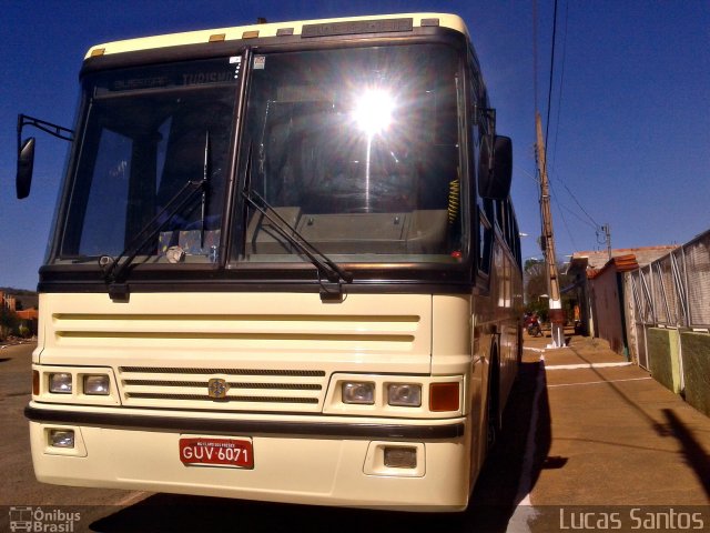 Lúcio Turismo 310 na cidade de Claro dos Poções, Minas Gerais, Brasil, por Lucas Santos. Número da foto: #2700700.