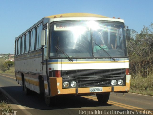 Ônibus Particulares 3014 na cidade de Martinho Campos, Minas Gerais, Brasil, por Reginaldo Barbosa dos Santos. Número da foto: #2702666.