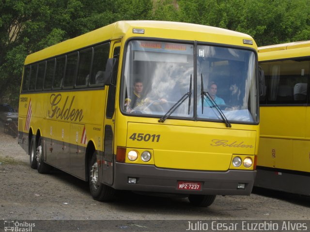 Viação Itapemirim 45011 na cidade de Paraíba do Sul, Rio de Janeiro, Brasil, por Julio Cesar Euzebio Alves. Número da foto: #2705488.