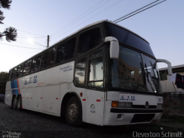 A.J.E. Viagens e Turismo 757 na cidade de Santa Maria, Rio Grande do Sul, Brasil, por Cleverton Schmitt. Número da foto: #2706764.