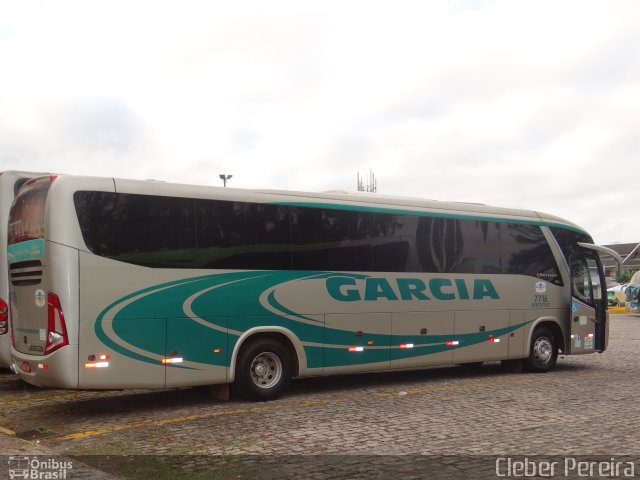 Viação Garcia 7716 na cidade de Curitiba, Paraná, Brasil, por Cleber Luiz Pereira. Número da foto: #2707517.