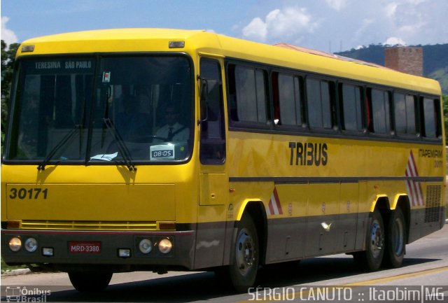 Viação Itapemirim 30171 na cidade de Itaobim, Minas Gerais, Brasil, por Sérgio A.  B.  Canuto. Número da foto: #2709966.