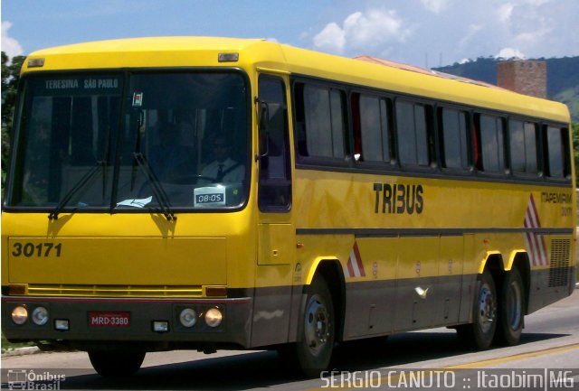 Viação Itapemirim 30171 na cidade de Itaobim, Minas Gerais, Brasil, por Sérgio A.  B.  Canuto. ID da foto: 2709966.