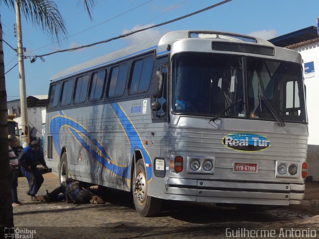 Ônibus Particulares 3003 na cidade de Araxá, Minas Gerais, Brasil, por Guilherme Antonio. Número da foto: #2711478.