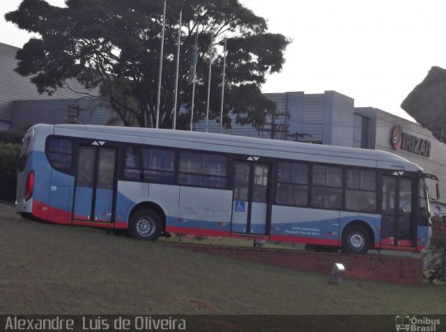 Auto Omnibus Floramar 09 na cidade de Botucatu, São Paulo, Brasil, por Alexandre  Luis de Oliveira. Número da foto: #2714055.