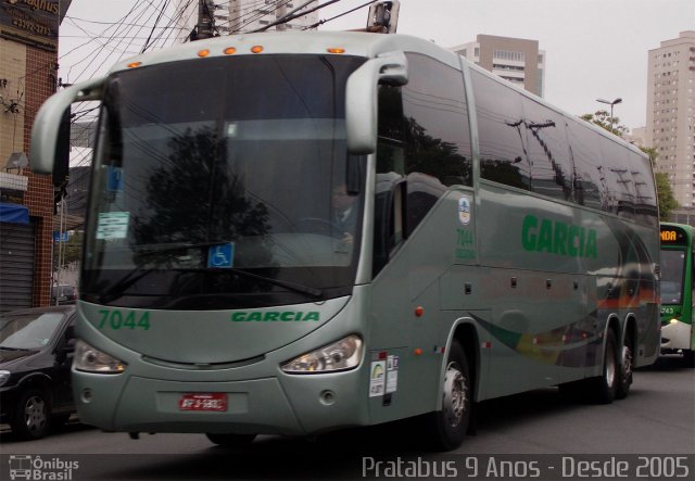 Viação Garcia 7044 na cidade de São Paulo, São Paulo, Brasil, por Cristiano Soares da Silva. Número da foto: #2718015.