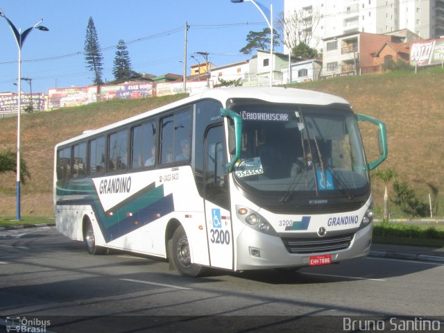 Grandino Transportes 3200 na cidade de Taboão da Serra, São Paulo, Brasil, por Bruno Santino. Número da foto: #2717801.