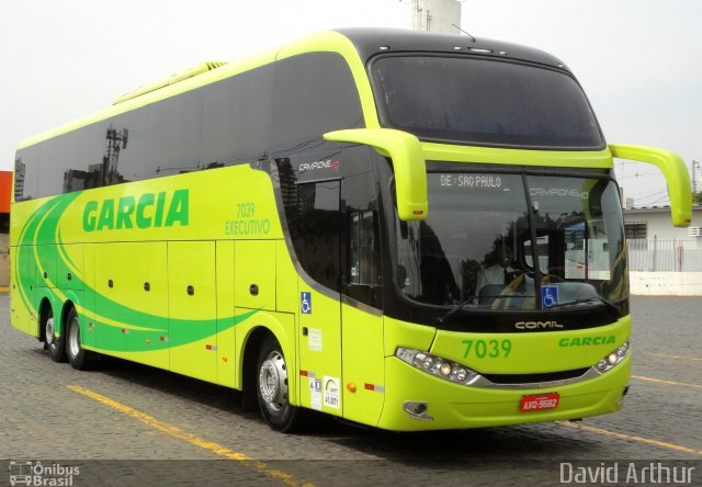 Viação Garcia 7039 na cidade de Maringá, Paraná, Brasil, por David Arthur. Número da foto: #2722826.
