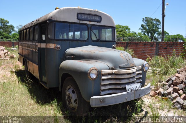 Ônibus Particulares 1946 na cidade de Santa Cruz do Sul, Rio Grande do Sul, Brasil, por Matheus Goelzer. Número da foto: #2724164.