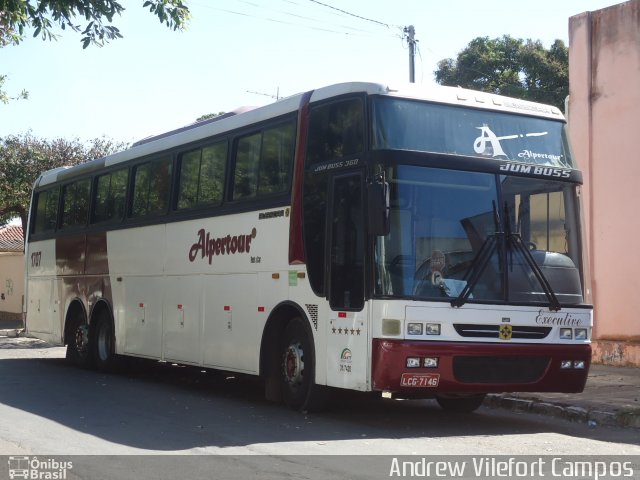 Alpertour Turismo 1707 na cidade de Pirapora, Minas Gerais, Brasil, por Andrew Campos. Número da foto: #2728061.