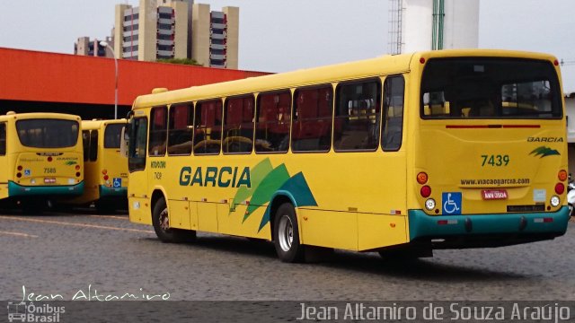 Viação Garcia 7439 na cidade de Maringá, Paraná, Brasil, por Jean Altamiro de Souza Araújo. Número da foto: #2729341.