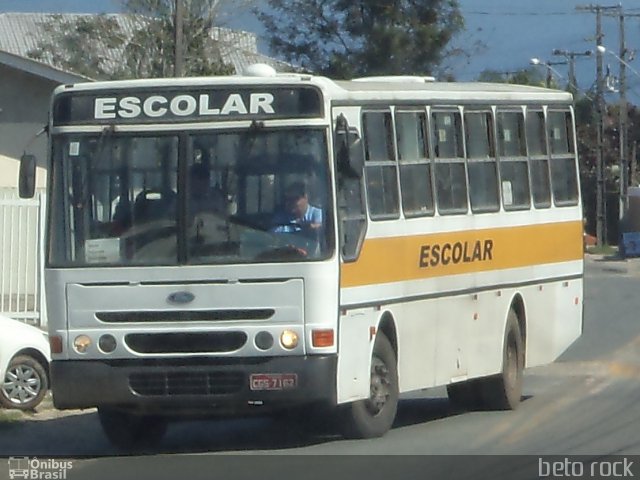 Escolares 7162 na cidade de Guaratuba, Paraná, Brasil, por Alberto Selinke. Número da foto: #2732056.