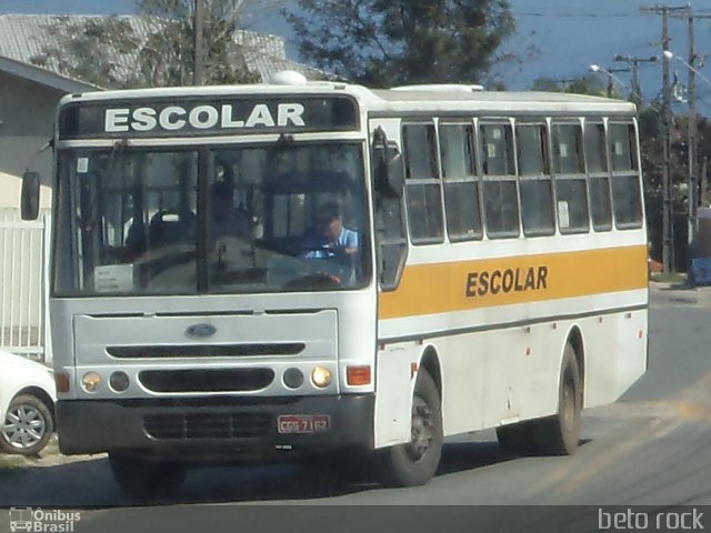 Escolares 7162 na cidade de Guaratuba, Paraná, Brasil, por Alberto Selinke. ID da foto: 2732056.