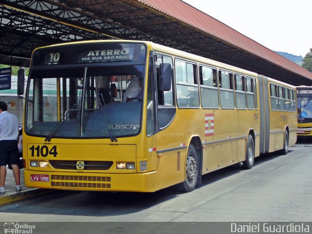 Empresa Nossa Senhora da Glória 1104 na cidade de Blumenau, Santa Catarina, Brasil, por Daniel Guardiola. Número da foto: #2740723.