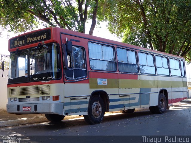 Ônibus Particulares 0458 na cidade de Arinos, Minas Gerais, Brasil, por Thiago  Pacheco. Número da foto: #2742159.