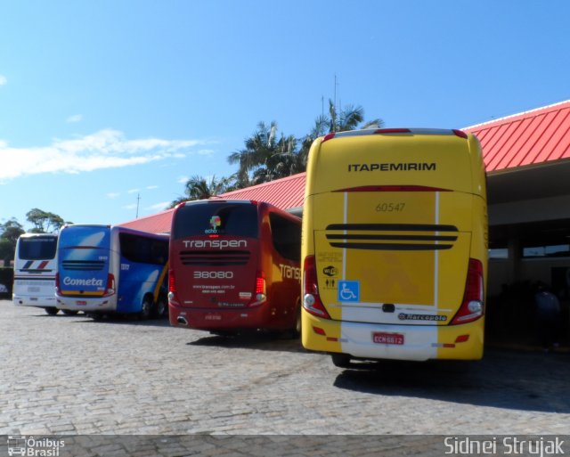 Viação Itapemirim 60547 na cidade de Pariquera-Açu, São Paulo, Brasil, por Sidnei Machado Strujak. Número da foto: #2691593.