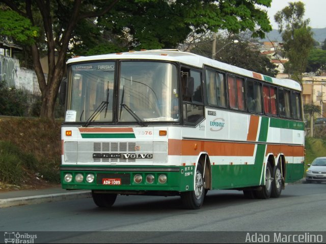 Rosa de Saron Turismo 1089 na cidade de Belo Horizonte, Minas Gerais, Brasil, por Adão Raimundo Marcelino. Número da foto: #2746193.