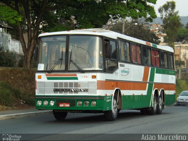 Rosa de Saron Turismo 1089 na cidade de Belo Horizonte, Minas Gerais, Brasil, por Adão Raimundo Marcelino. ID da foto: 2746193.