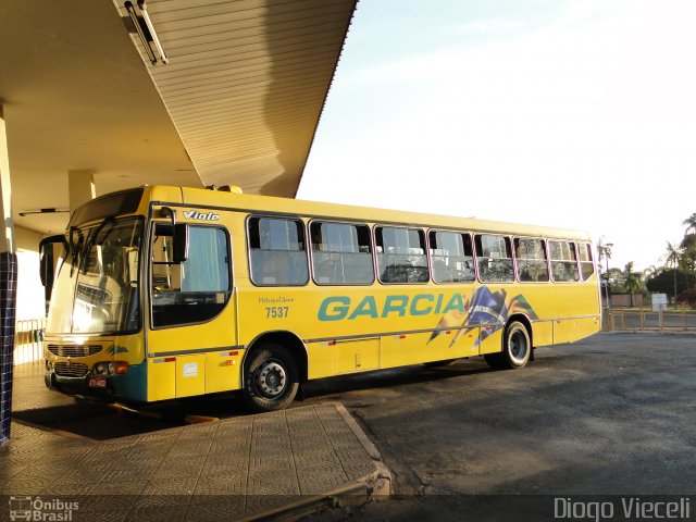 Viação Garcia 7537 na cidade de Rolândia, Paraná, Brasil, por Diogo Viec. Número da foto: #2767157.