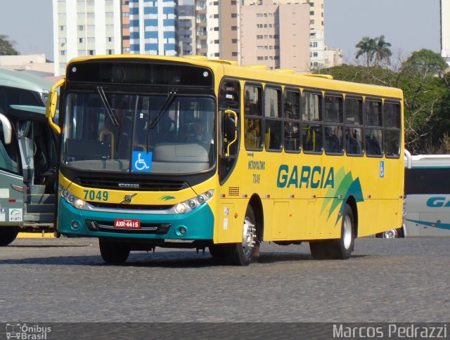 Viação Garcia 7049 na cidade de Londrina, Paraná, Brasil, por Marcos Pedrazzi. ID da foto: 2769386.