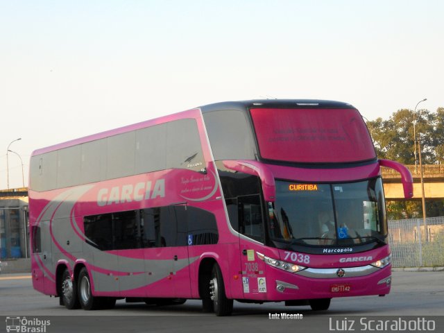 Viação Garcia 7038 na cidade de Curitiba, Paraná, Brasil, por Luiz Scarabotto . Número da foto: #2775446.