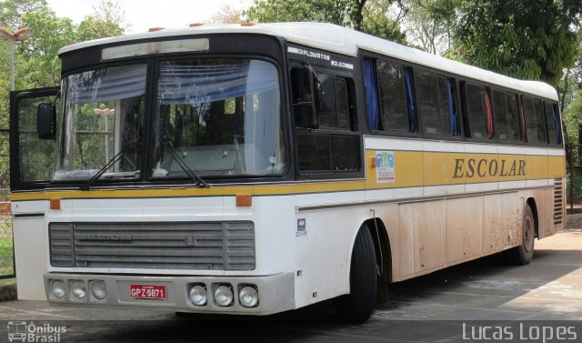 Escolares 5871 na cidade de Goiânia, Goiás, Brasil, por Lucas Gabriel Resende Lopes. Número da foto: #2780416.