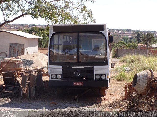 Sucata e Desmanches  na cidade de Iporá, Goiás, Brasil, por Stefano  Rodrigues dos Santos. ID da foto: 2790794.