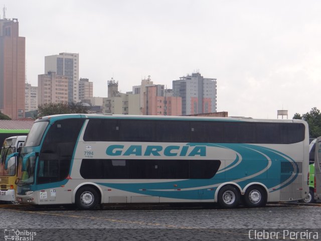 Viação Garcia 7194 na cidade de Londrina, Paraná, Brasil, por Cleber Luiz Pereira. Número da foto: #2792232.