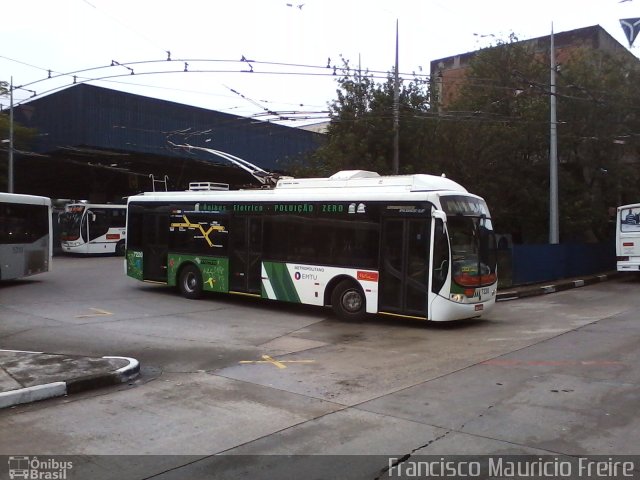 Metra - Sistema Metropolitano de Transporte 7220 na cidade de Diadema, São Paulo, Brasil, por Francisco Mauricio Freire. ID da foto: 2798068.