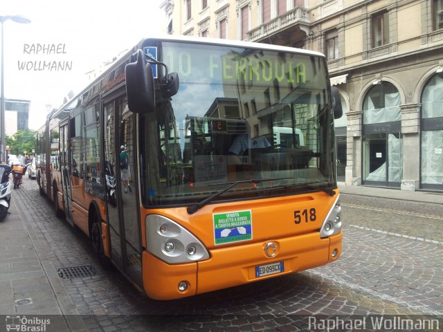 Ônibus da Itália 518 na cidade de , por Raphael Wollmann. ID da foto: 2797576.