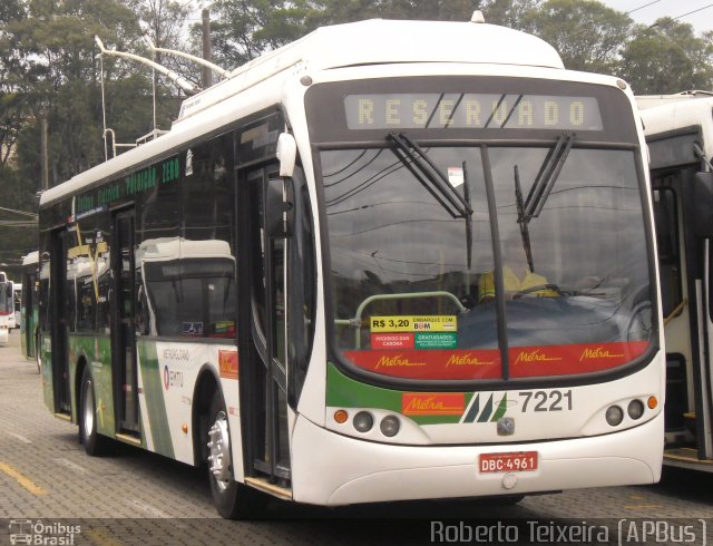 Metra - Sistema Metropolitano de Transporte 7221 na cidade de São Bernardo do Campo, São Paulo, Brasil, por Roberto Teixeira. ID da foto: 2803843.