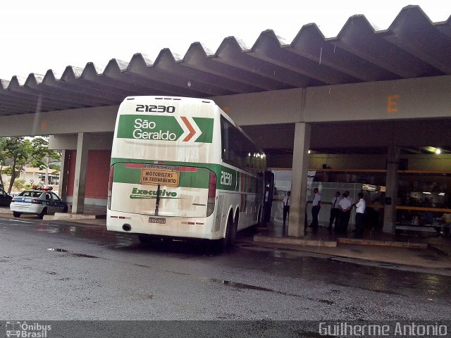 Cia. São Geraldo de Viação 21230 na cidade de Araxá, Minas Gerais, Brasil, por Guilherme Antonio. ID da foto: 2749927.