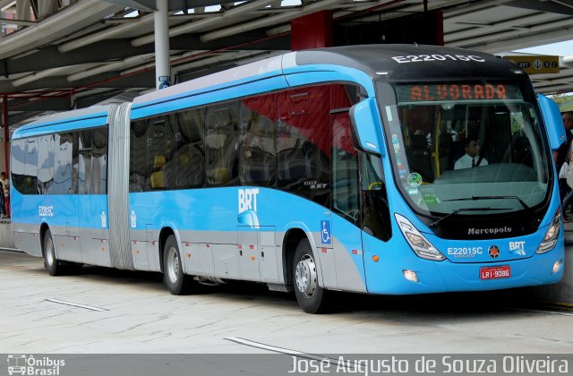 Translitoral Transportes E22015C na cidade de Rio de Janeiro, Rio de Janeiro, Brasil, por José Augusto de Souza Oliveira. ID da foto: 2808180.