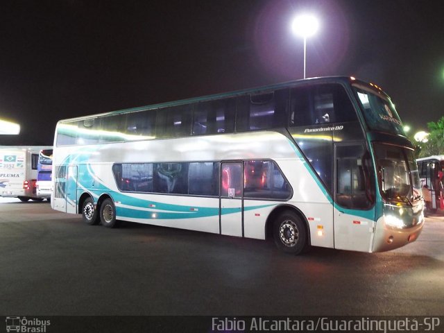Ônibus Particulares 8632 na cidade de Guaratinguetá, São Paulo, Brasil, por Fabio Alcantara. Número da foto: #2751097.
