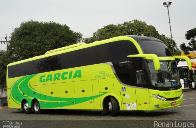 Viação Garcia 7039 na cidade de Maringá, Paraná, Brasil, por David Arthur. Número da foto: #2750648.